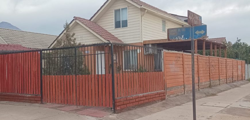 Gran casa esquina en Camino Las Flores Larapinta