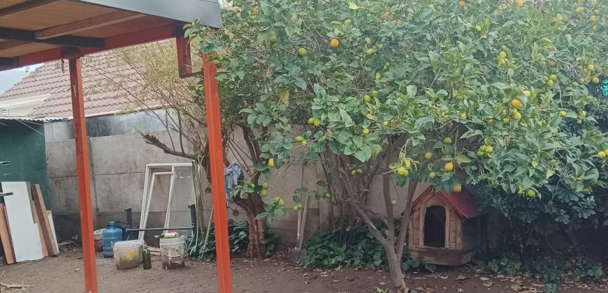 Gran casa esquina en Camino Las Flores Larapinta