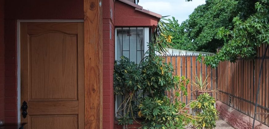 HERMOSA Y GRAN CASA DE ESQUINA, SECTOR TRANQUILO LARAPINTA