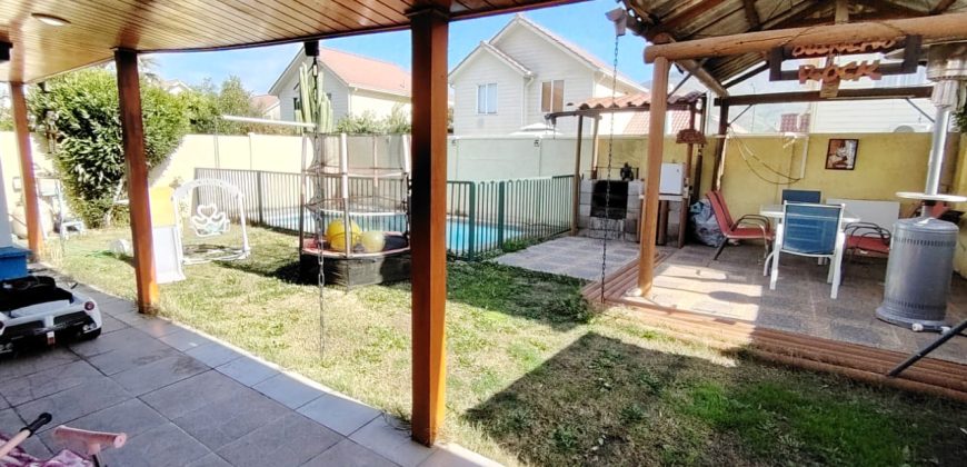 Bella Casa con piscina Pasaje Las Verbenas Poniente 2da etapa Larapinta