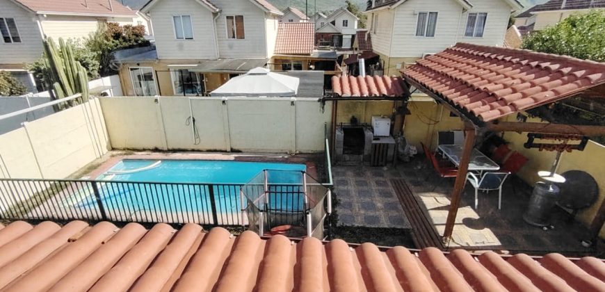 Bella Casa con piscina Pasaje Las Verbenas Poniente 2da etapa Larapinta