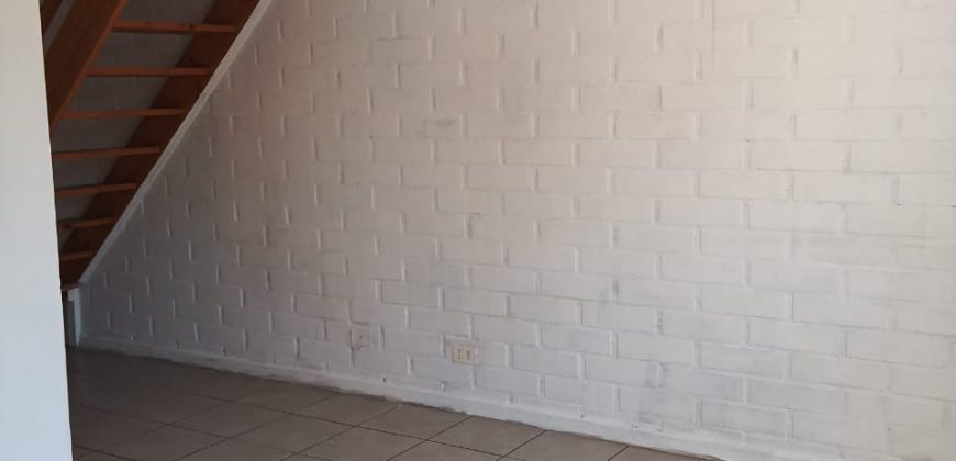 ARRIENDO CASA EN BUEN ESTADO, PASAJE SIERRA LAMPA