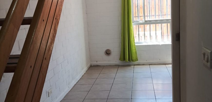 ARRIENDO CASA EN BUEN ESTADO, PASAJE SIERRA LAMPA